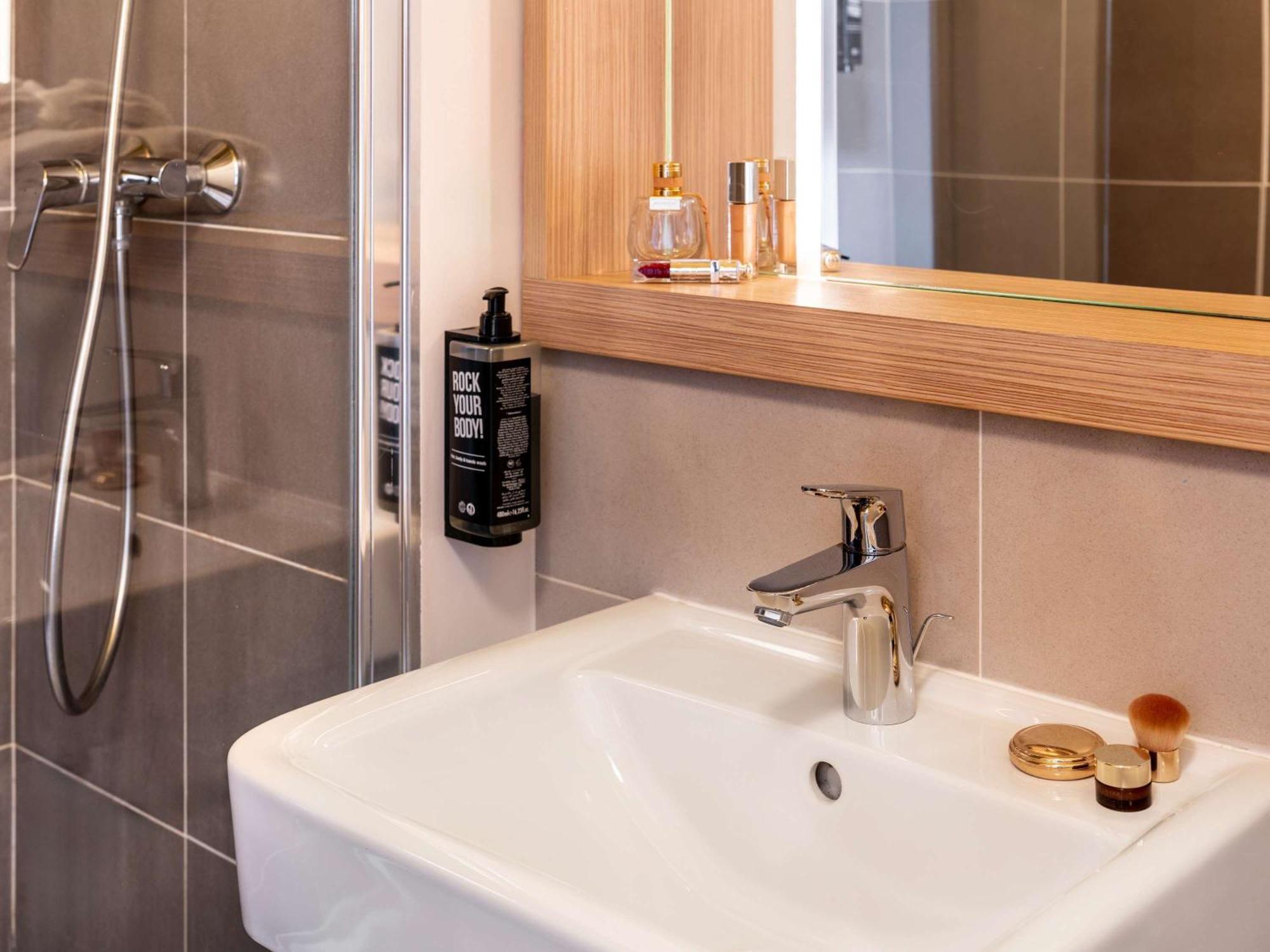 Готель Ibis Styles Prevessin Geneve Aeroport Екстер'єр фото